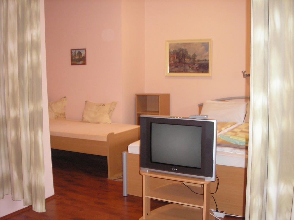 Stara Breza 1 Rooms Palić الغرفة الصورة